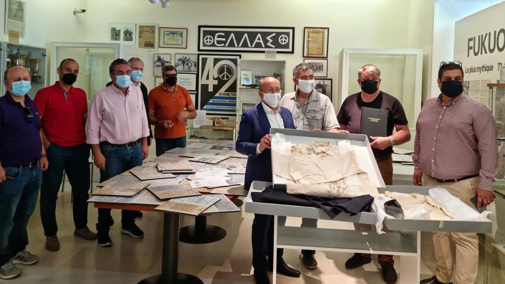 ΔΗΜΟΣ ΜΑΡΑΘΩΝΟΣ: Στο Μουσείο Μαραθωνίου Δρόμου τα ρούχα του αγωνιστή Γρηγόρη Λαμπράκη
