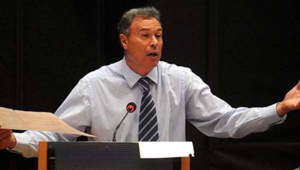 «Στραπάτσο» Πατούλη: Υπερψηφίστηκε από το Περιφερειακό Συμβούλιο η πρόταση Σγουρού για απόσυρση του εκλογικού νόμου