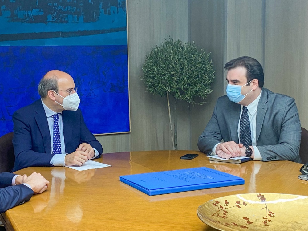 Συνάντηση Κωστή Χατζηδάκη - Κυριάκου Πιερρακάκη για την Ψηφιακή Κάρτα Εργασίας