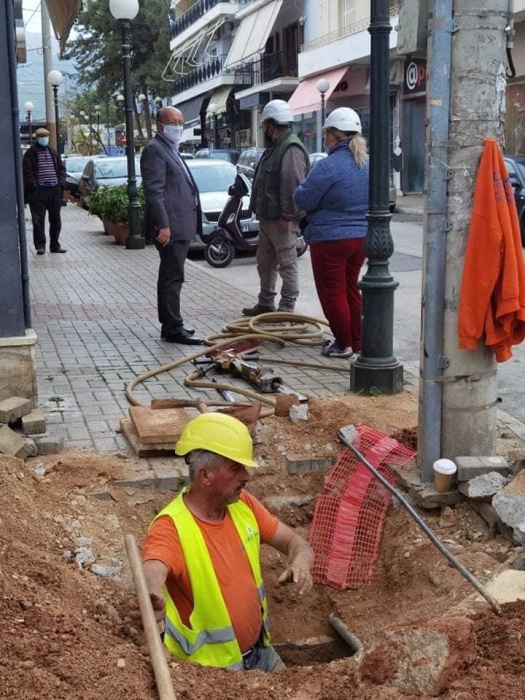 Φαρσοκωμωδία με μοναδικούς αδικημένους τους καταστηματάρχες η υπογειοποίηση των καλωδίων στη Νέα Μάκρη