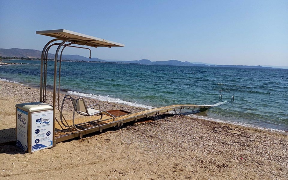 Ολοκληρώθηκε και παραδίδεται στους πολίτες με κινητικά προβλήματα το SEATRAC στην παραλία της Νέας Μάκρης