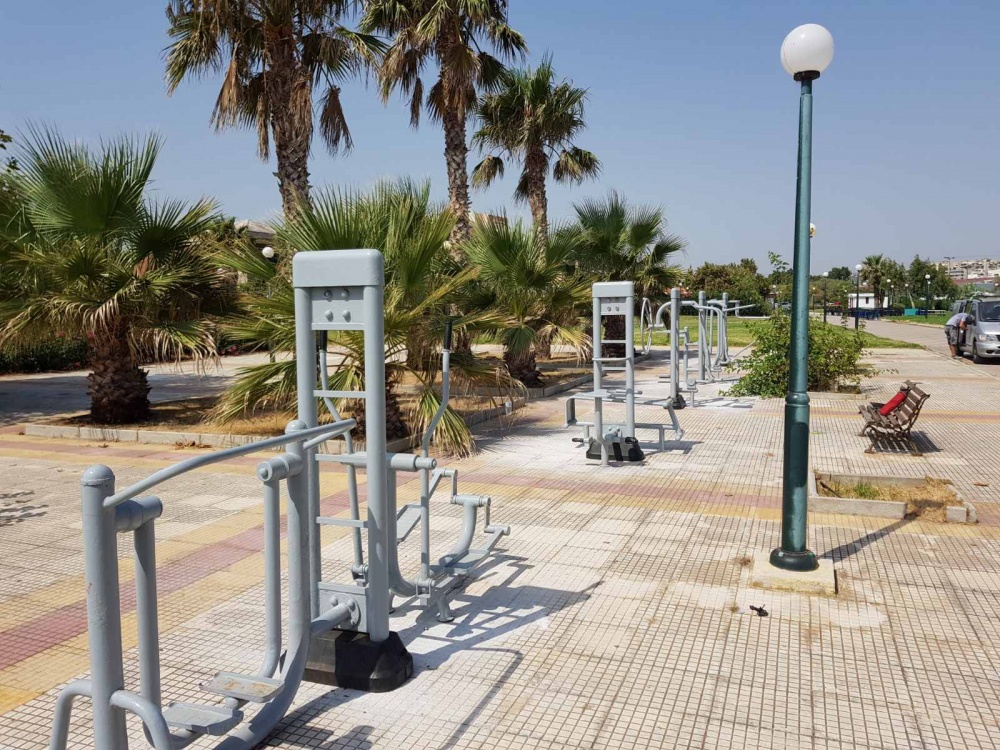 Τοποθετήθηκαν στο Πάρκο Καραμανλή από τον Οργανισμό Λιμένος Ραφήνας τα υπαίθρια όργανα γυμναστικής