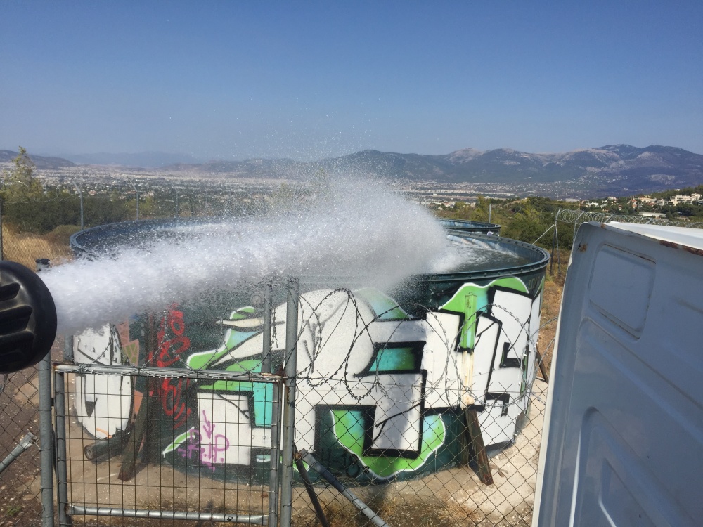 Έλεγχος και πλήρωση των υδατοδεξαμενών πυροσβεστικών ελικοπτέρων στο Πεντελικό από τον ΣΠΑΠ