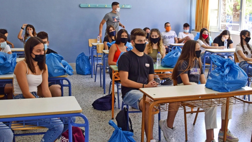 14 ερωταπαντήσεις για την επιστροφή στα θρανία - Τι ισχύει για test, κρούσματα, απουσίες και τηλεκπαίδευση