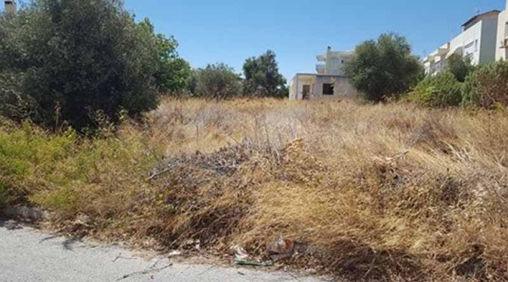 «Έβρεξε» πρόστιμα σε ιδιοκτήτες ακαθάριστων οικοπέδων σε Ραφήνα και Πικέρμι