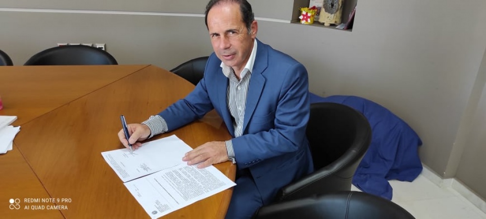 ΔΗΜΟΣ ΡΑΦΗΝΑΣ-ΠΙΚΕΡΜΙΟΥ: Ενίσχυση του στόλου οχημάτων με ένα απορριμματοφόρο και ένα καλαθοφόρο ανυψωτικό