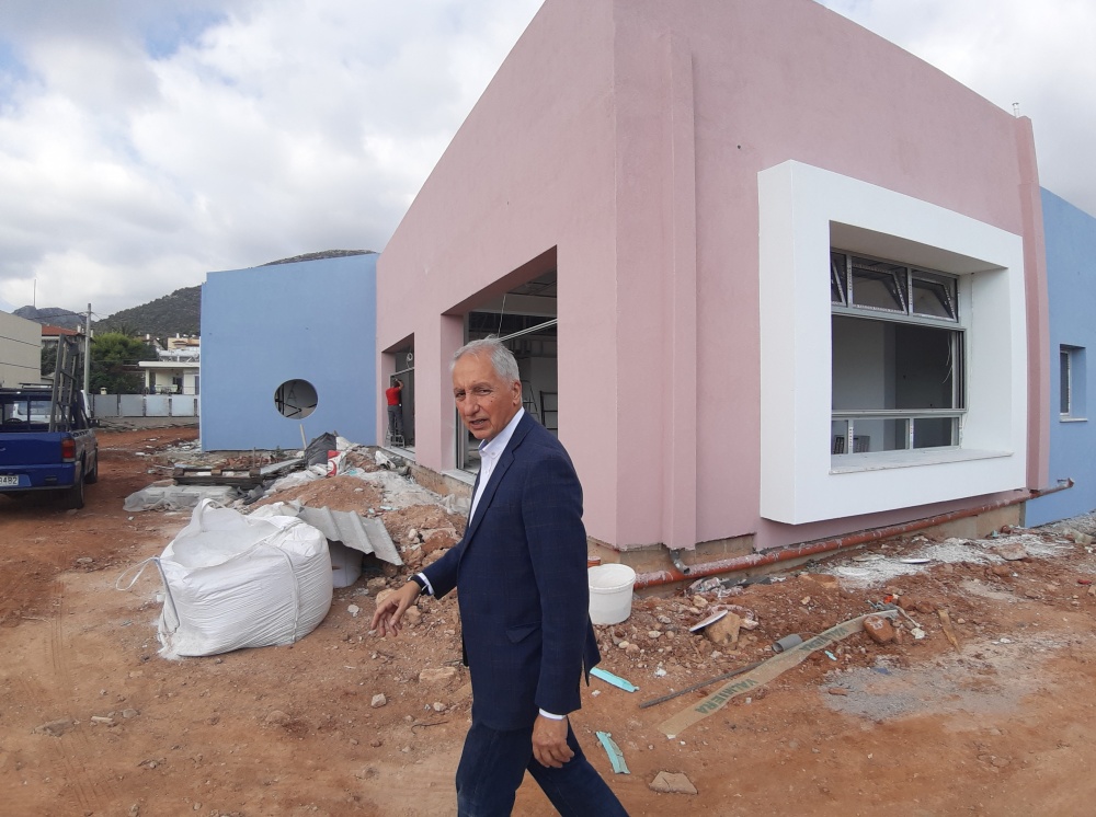 Επίβλεψη των εργασιών στο υπό κατασκευή νηπιαγωγείο Ανατολής Νέας Μάκρης από τον Θανάση Αυγερινό 
