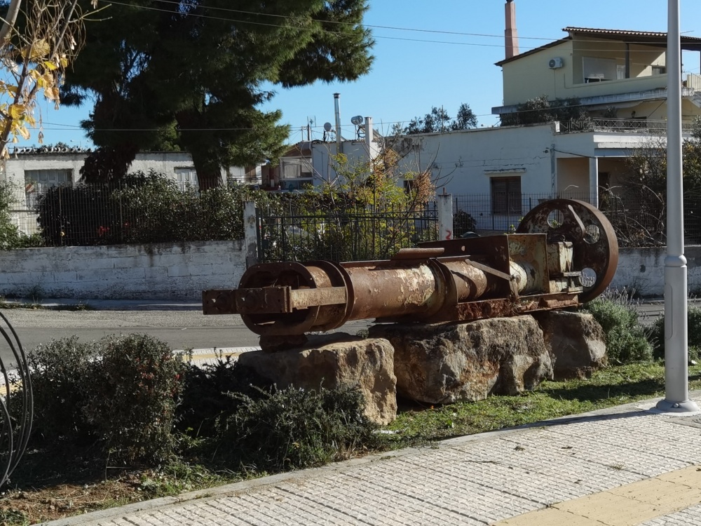 ΔΗΜΟΣ ΡΑΦΗΝΑΣ-ΠΙΚΕΡΜΙΟΥ: Τοποθέτηση μνημείου στη νέα πλατεία στην οδό Ανδρέα Παπανδρέου στη Διασταύρωση