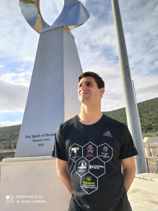 «ONE TEAM ONE DREAM»: Η Ομάδα στήριξης του Λουκά Πρωτονοτάριου, όλοι σε μία φανέλα