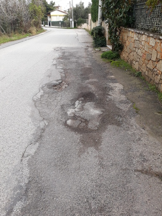 Οδός Αγίας Παρασκευής: Ενας δρόμος καρμανιόλα!!