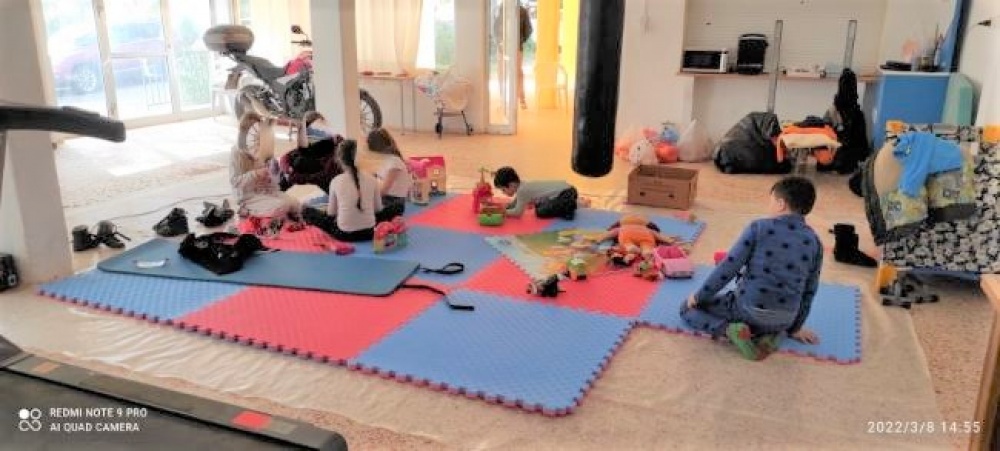 Οι Ιωνίδες συλλέγουν τρόφιμα για το συσσίτιο των φιλοξενούμενων ομογενών από την Ουκρανία στη Ραφήνα