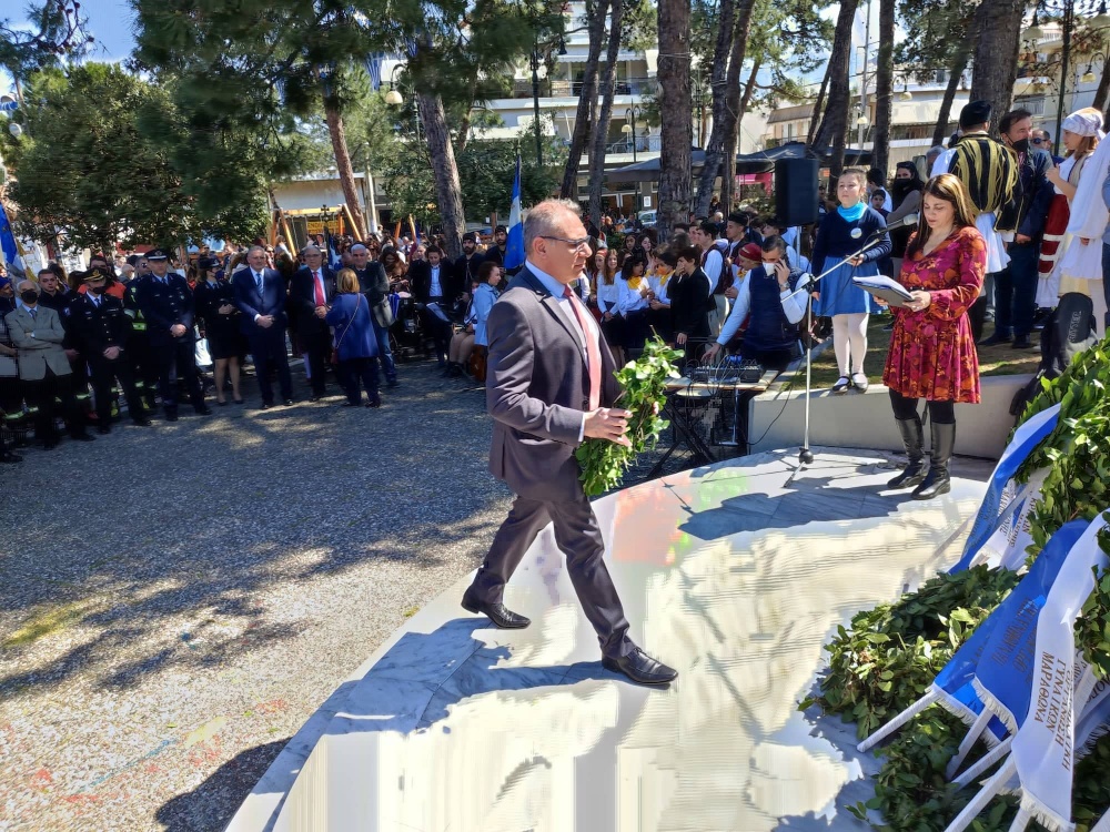 Κατάθεση στεφάνου από Ροταριανό Όμιλο Μαραθώνας - Νέα Μάκρη