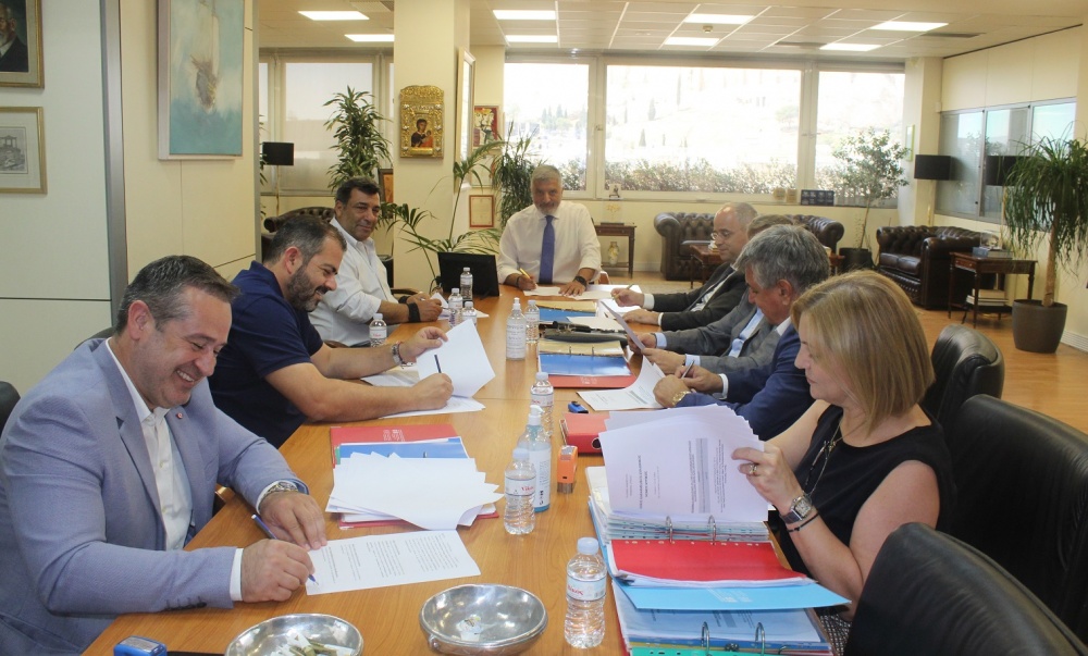 Περιφέρεια Αττικής: Υπεγράφησαν οι εκτελεστικές συμβάσεις για την προμήθεια εξοπλισμού ανακύκλωσης στους Δήμους της Αττικής 