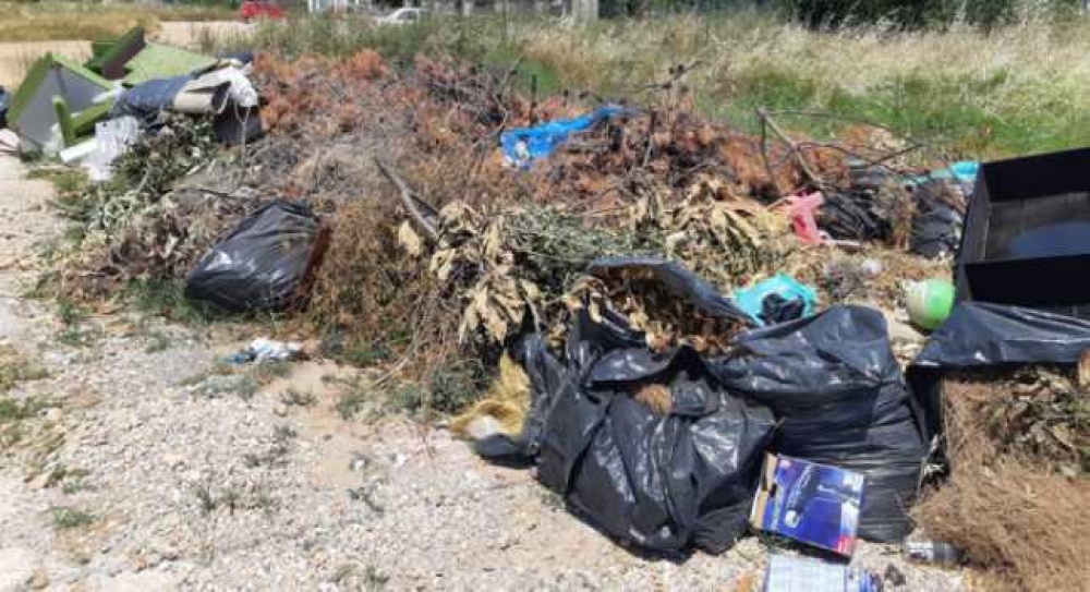 Δήμος Ραφήνας-Πικερμίου: Επιβολή προστίμου για παράνομη τοποθέτηση ογκωδών αντικειμένων σε κοινόχρηστο χώρο