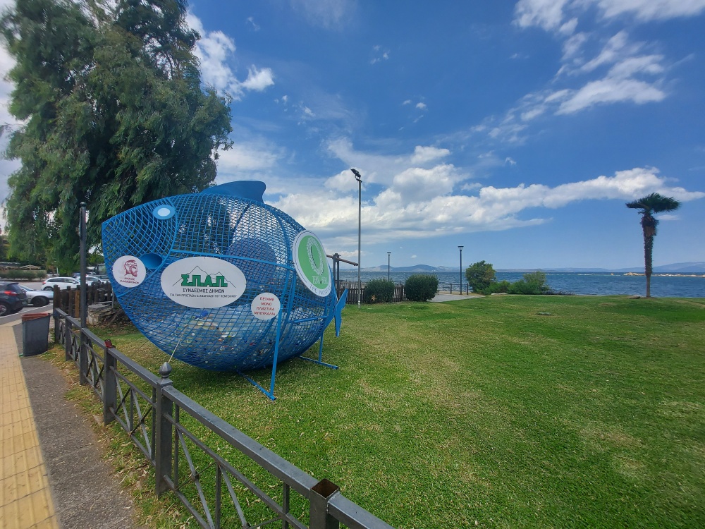 Σ.Π.Α.Π.: Το μπλέ ψαρι της ανακύκλωσης στην παραλία Νέας Μάκρης 