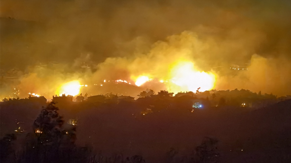 Εκπρόσωπος Πυροσβεστικής: Διάσπαρτες εστίες σε Γέρακα, Ανθούσα, Παλλήνη και Διώνη