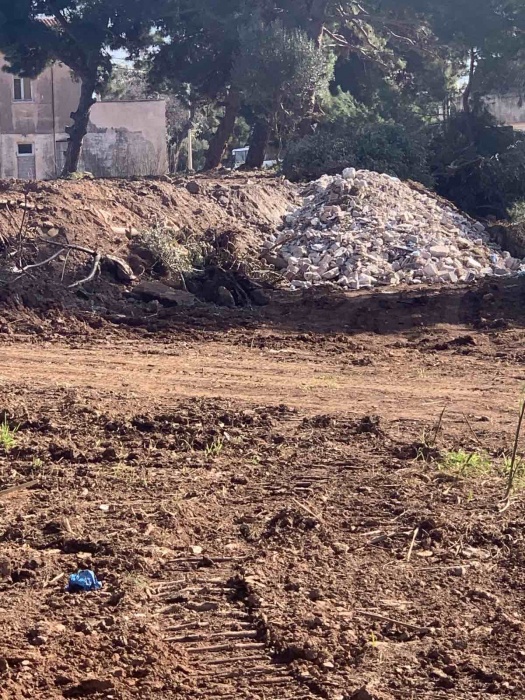 Έρευνα της Περιφέρειας Αττικής για το μπάζωμα ρέματος και τη λειτουργία χωματερής στον Δήμο Μαραθώνος