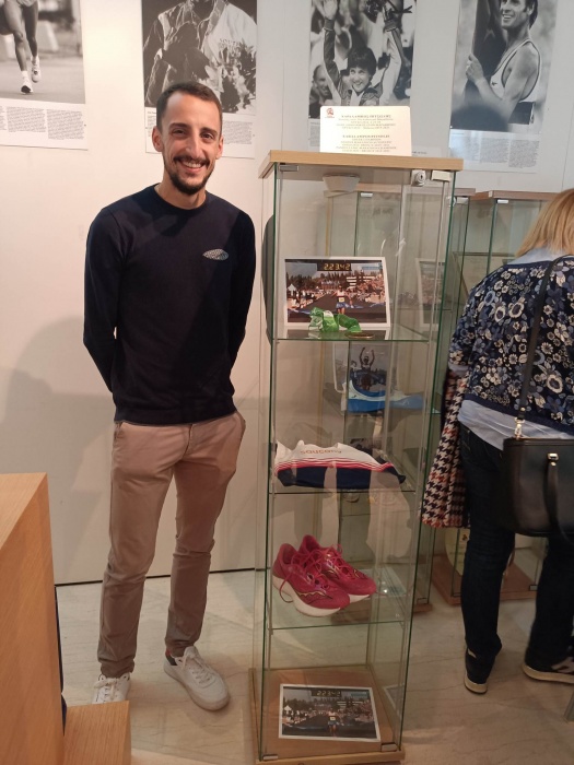 Στο Μουσείο Μαραθωνίου Δρόμου, ο νικητής του 39ου Αυθεντικού Μαραθωνίου της Αθήνας, Χαράλαμπος Πιτσώλης