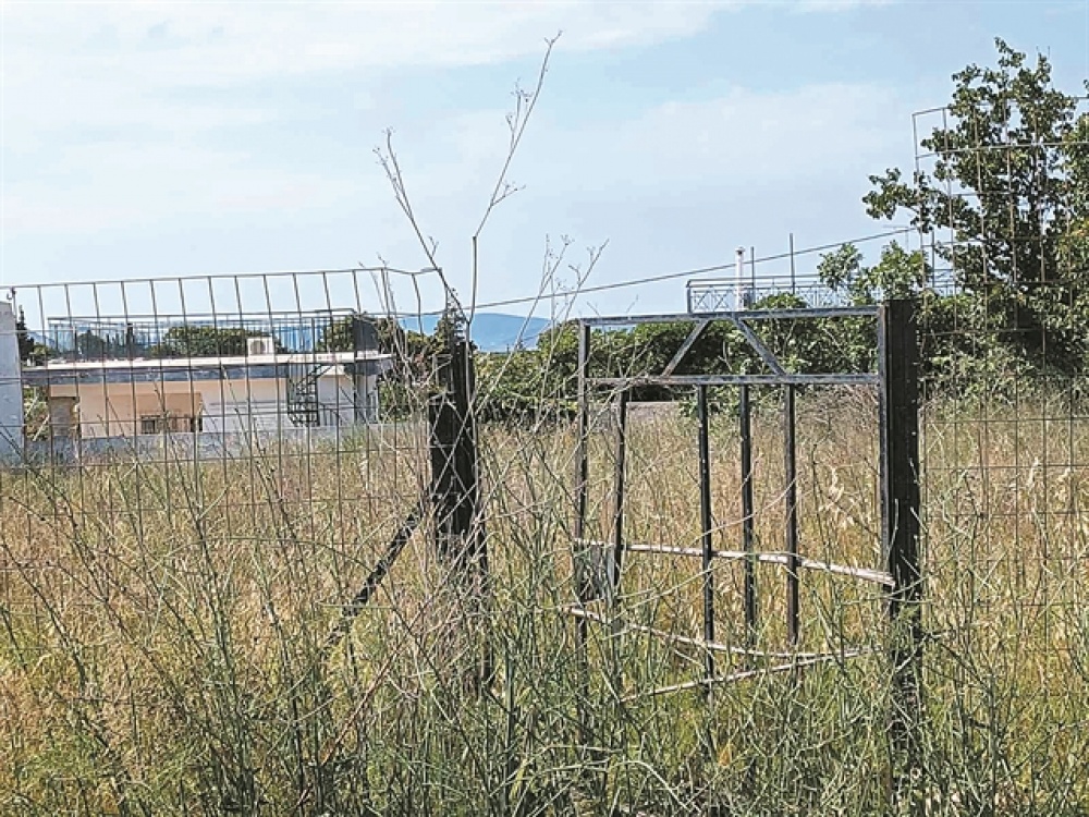 Έπεσε πρώτο πρόστιμο από τον Δήμο Ραφήνας-Πικερμίου για ακαθάριστο οικόπεδο