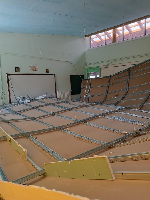 Βαρνάβας: Κατέρρευσε όλη η ψευδοροφή σε αίθουσα του Δημοτικού Σχολείου - Από τύχη δεν θρηνήσαμε θύματα