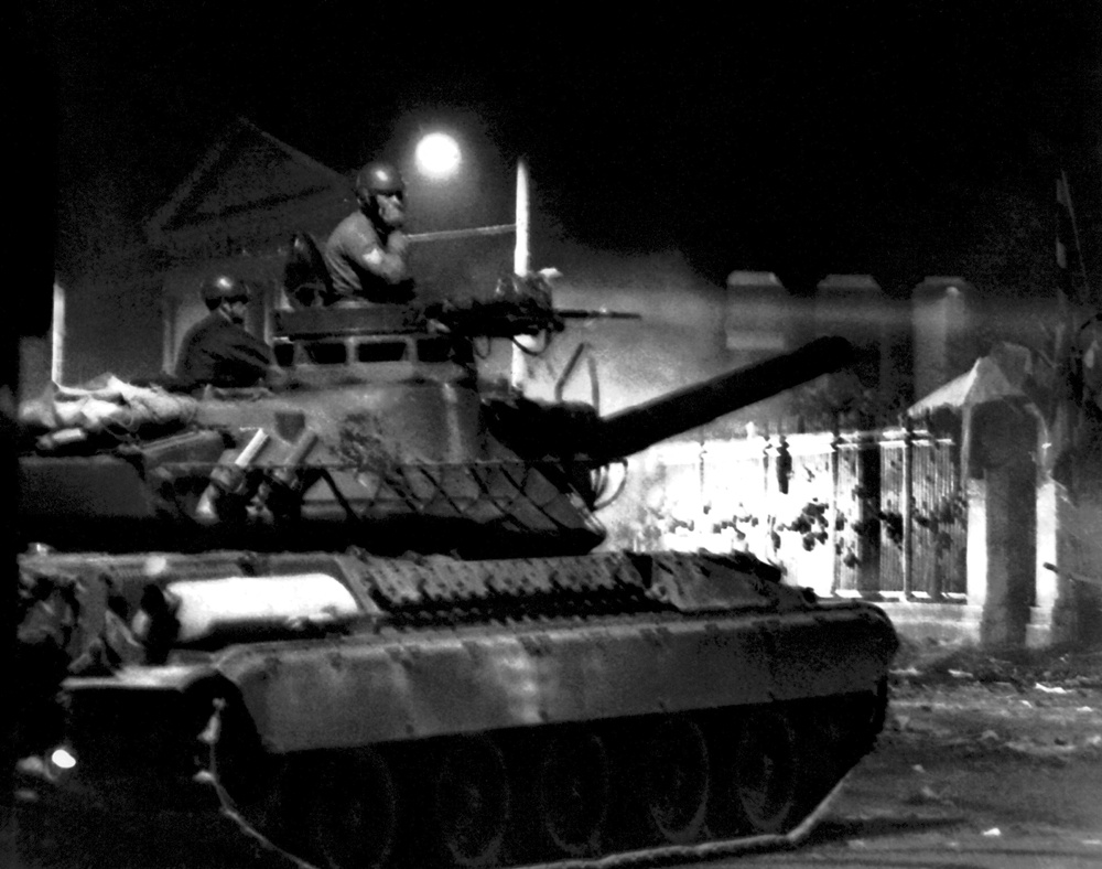 Φωτογραφική έκθεση με θέμα «50 Χρόνια Πολυτεχνείο» με φωτογραφίες του Αριστοτέλη Σαρρηκώστα