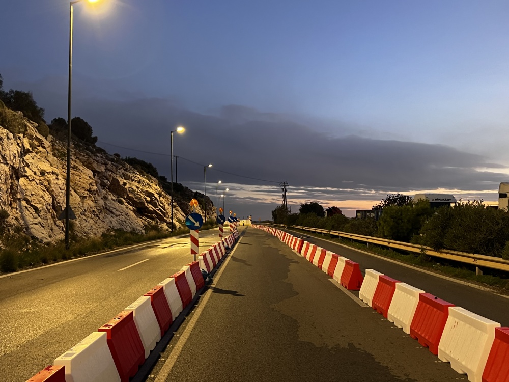 Περιφέρεια Αττικής: Σε εξέλιξη η κατεπείγουσα αποκατάσταση των πρανών στα λιμανάκια της Βάρκιζας