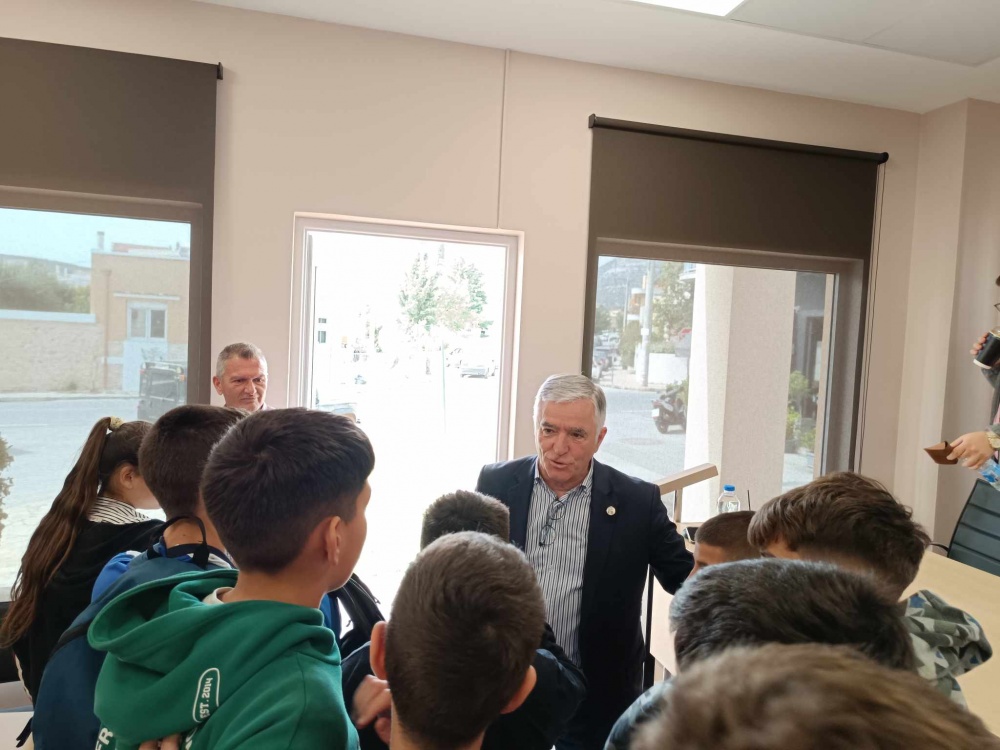 Δήμος Παιανίας: Με μαθητές Δημοτικού Σχολείου συναντήθηκε ο Ισίδωρος Μάδης