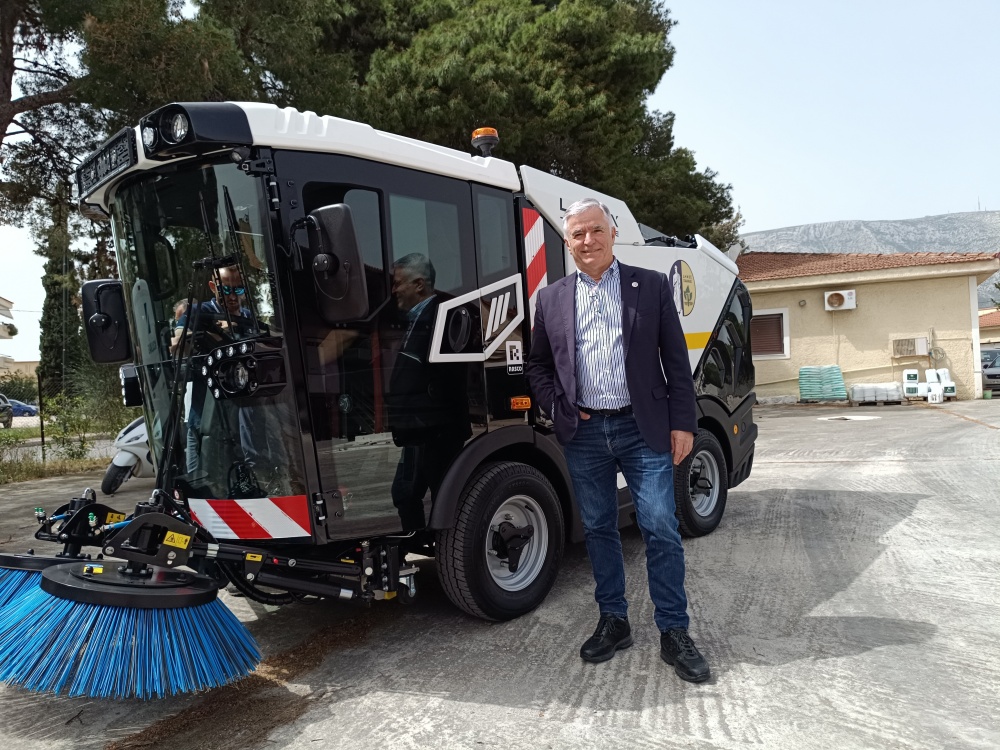 Δήμος Παιανίας: Παρελήφθη το ηλεκτρικό σάρωθρο