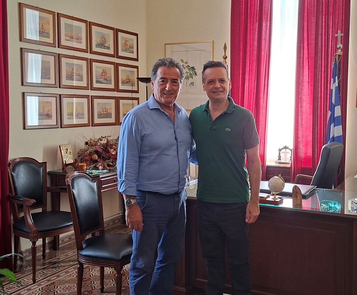 Βοήθεια στην Άνδρο από την Αθήνα: Παραχώρηση -προσωρινή- απορριμματοφόρου στο νησί των Κυκλάδων (ΦΩΤΟ)