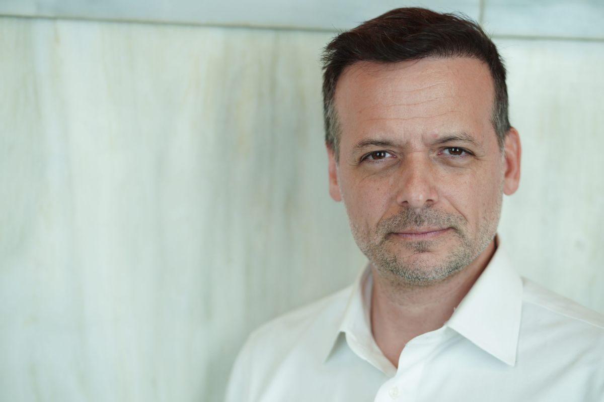 Χάρης Δούκας: «Πρέπει να στεκόμαστε δίπλα στους γονείς που έχασαν τα παιδιά τους στα Τέμπη και όχι απέναντί τους»