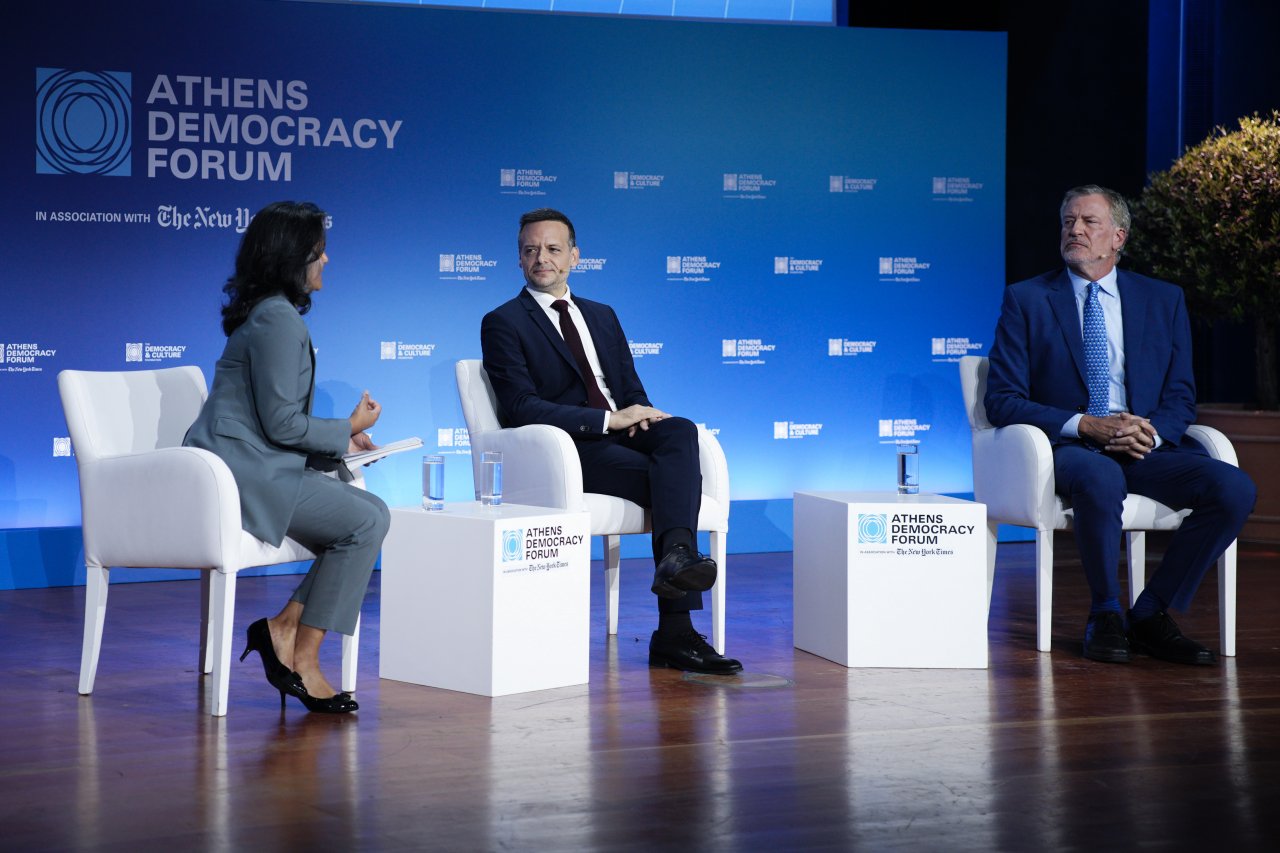 Χάρης Δούκας: «Εάν θέλουμε να επανασχεδιάσουμε τη Δημοκρατία, τότε πρέπει να ενισχύσουμε τη δύναμη των πόλεων»