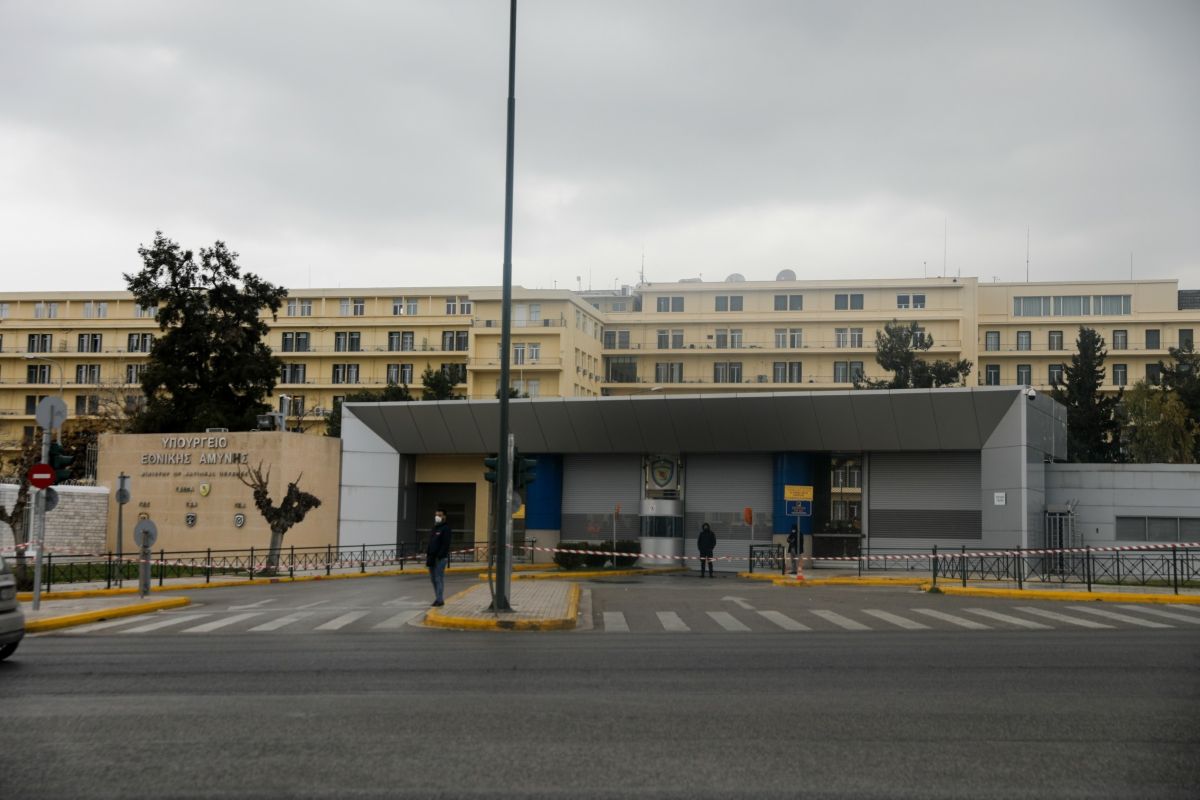 Χάρης Δούκας: «Από σήμερα η ευθύνη της φροντίδας του Μνημείου του Άγνωστου Στρατιώτη ανήκει στην κυβέρνηση»