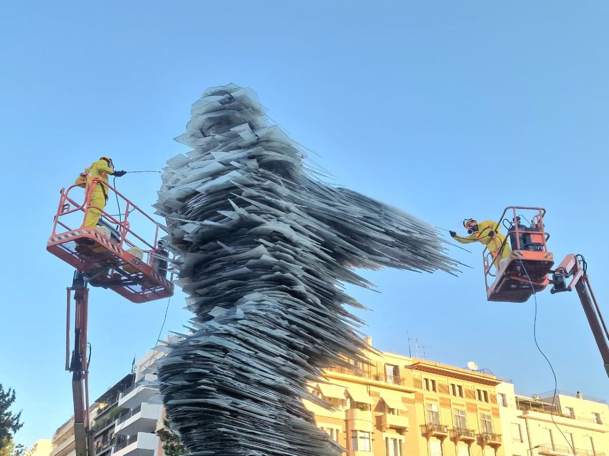 Αθήνα: Καθαρίστηκε το εμβληματικό γλυπτό «Δρομέας» Αθήνα: Καθαρίστηκε το εμβληματικό γλυπτό «Δρομέας»