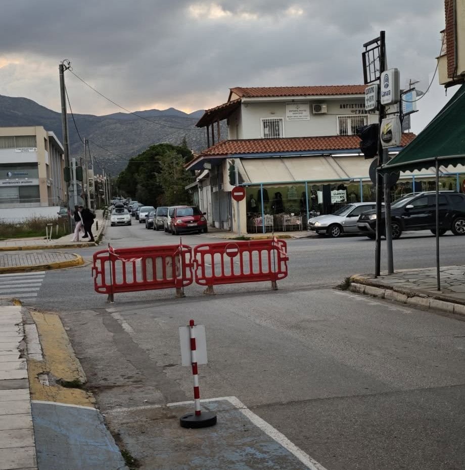 Εμπορικός Σύλλογος Νέας Μάκρης: Είναι αδιανόητο ο Δήμος Μαραθώνος να θεωρεί ότι μπορεί να κλείνει κεντρικούς δρόμους