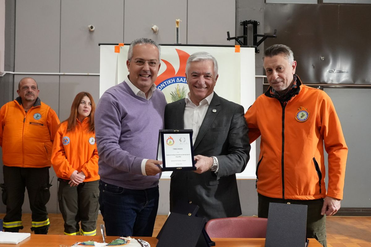 Βράβευση Μάδη από τη ΔΑ.ΠΑ.ΧΟ, για την προσφορά του στην πολιτική προστασία και τον εθελοντισμό