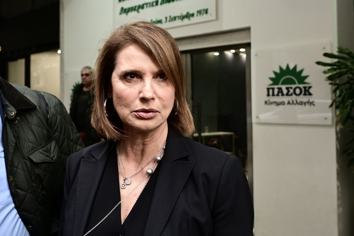 Η Μπατζελή επιστρέφει, η ηγεσία δυσφορεί και το εσωκομματικό παιχνίδι στο ΠΑΣΟΚ φουντώνει