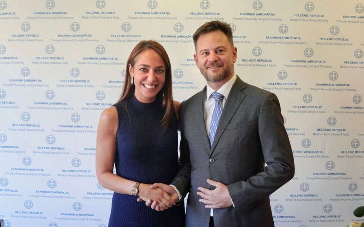 Μήπως θα έπρεπε να τον μαζέψετε κυρία Μιχαηλίδου;;;