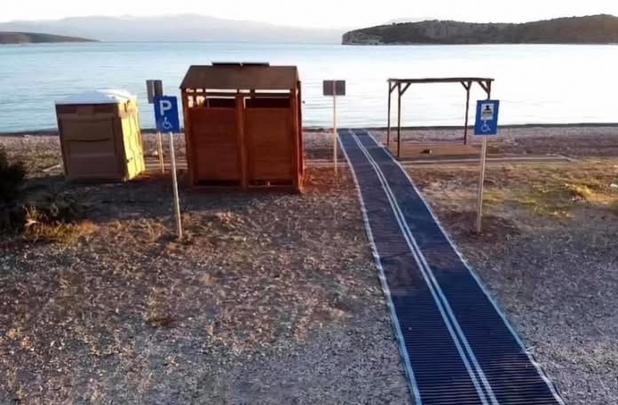 Δήμος Ναυπλιέων: Προσβάσιμες παραλίες για όλους - Μηχανήματα για ΑμεΑ σε Κάντια και Ίρια