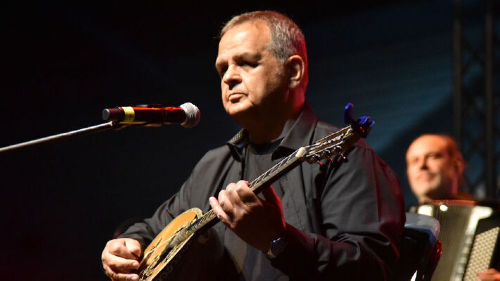 Χυλόπιτα Κορακάκη στο ΠΑΣΟΚ: «Είμαι από την Καισαριανή και ΚΚΕ»