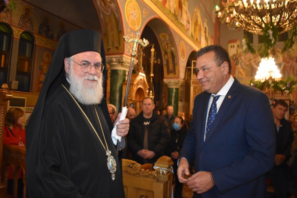 Κατάνυξη και μεγαλοπρέπεια στον Αρχιερατικό Εσπερινό της Ευαγγελίστριας Άνω Λιοσίων (photo+video)