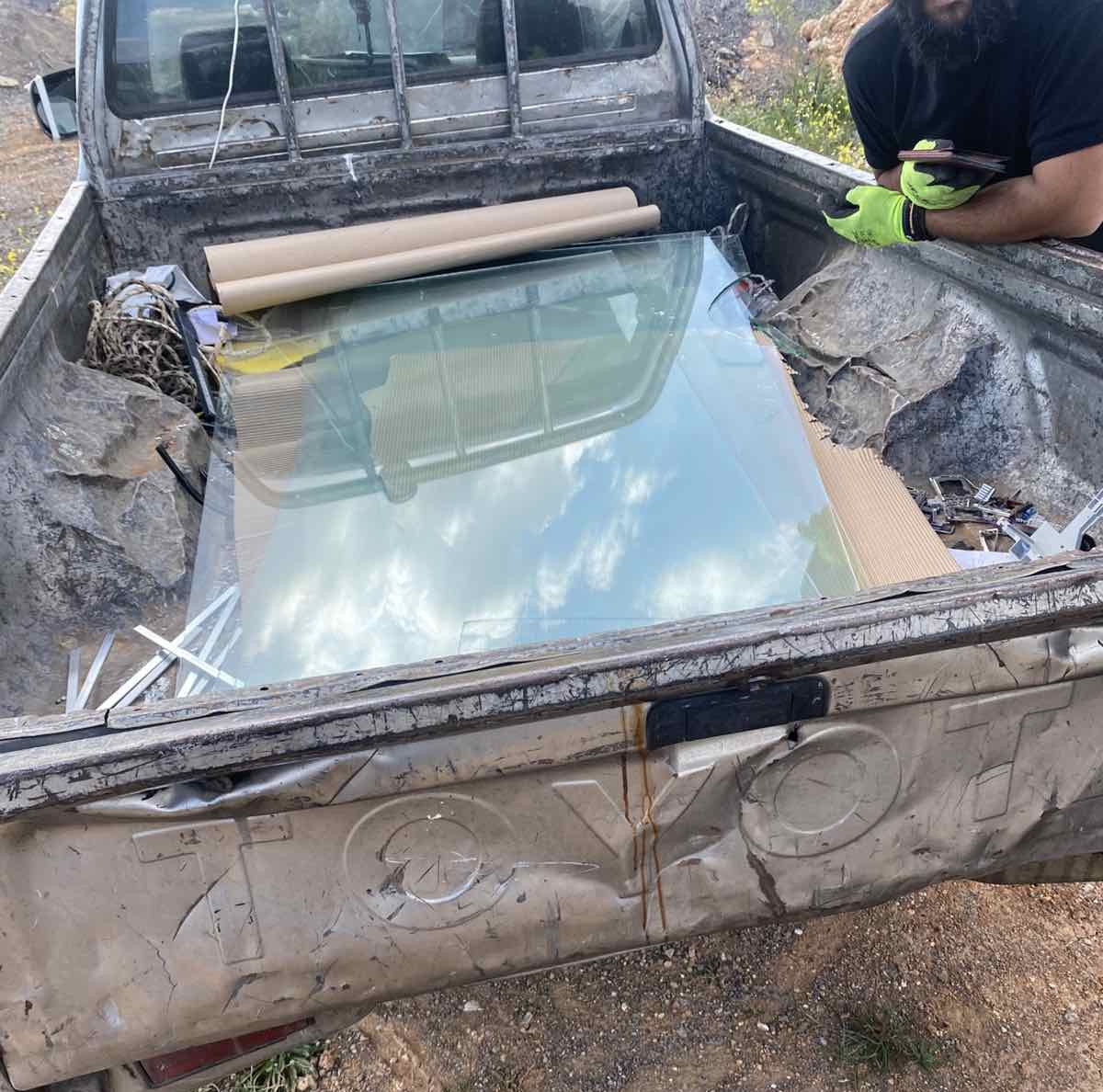 Δήμο Φυλής: Nέα βαριά καμπάνα για παράνομη απόρριψη τζαμιών (photo+video)