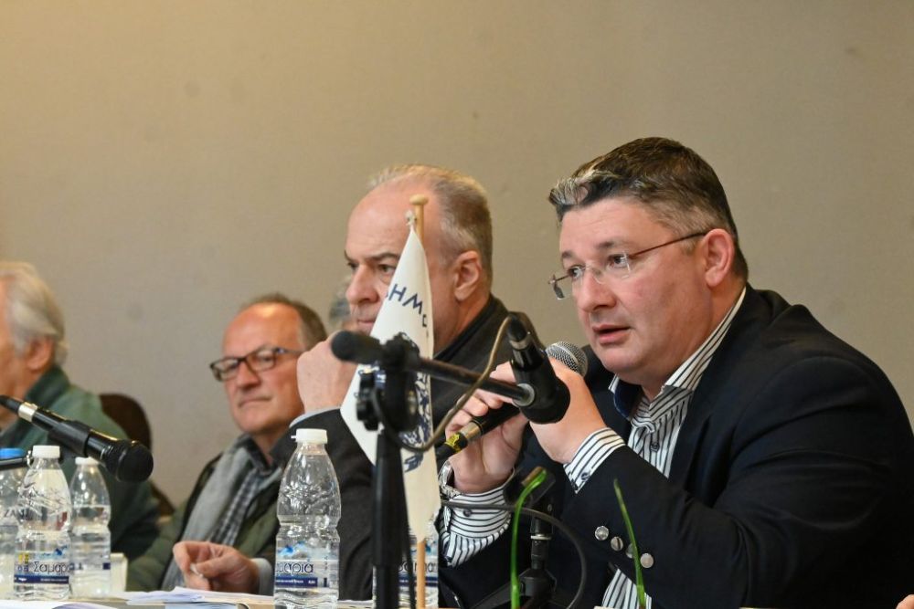 37.200 ευρώ για τη διαχείριση των social media του Βρεττού στο Μενίδι