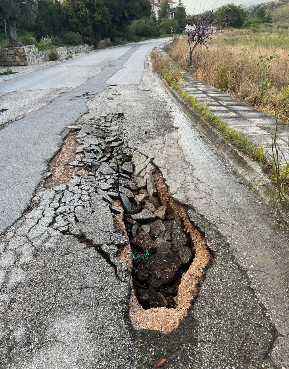 Οδός Ευβοίας στην Καλλιτεχνούπολη: Ένα επικίνδυνο «λαχείο» 24 ώρες το 24ωρο (photo)