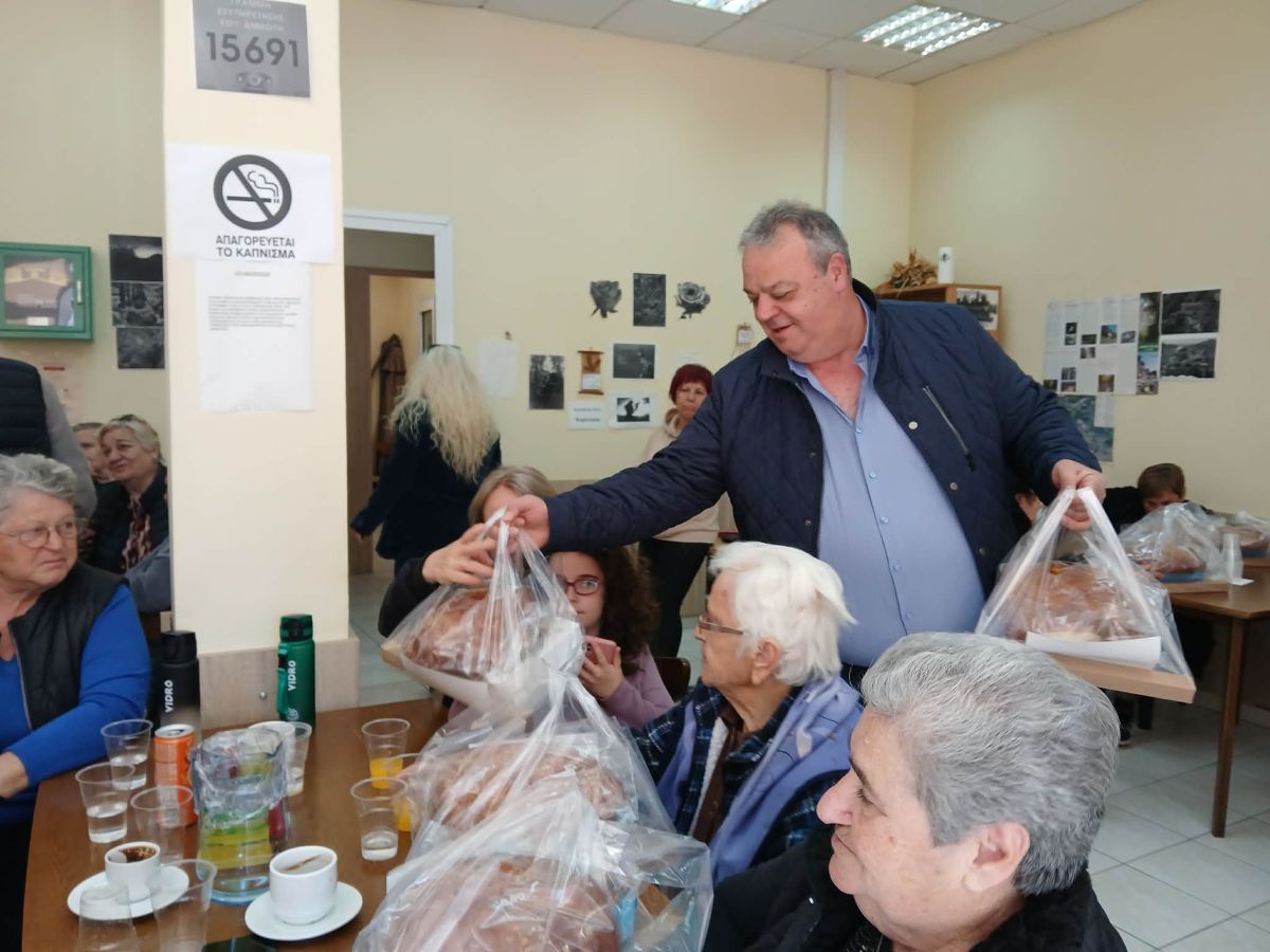 Πασχαλινά δώρα στα ΚΑΠΗ της Δημοτικής Κοινότητας Φυλής (photo+video)