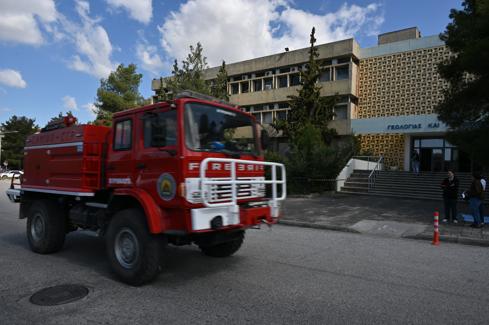 ΣΠΑΥ - Πυροσβεστική - ΕΚΠΑ: Για πρώτη φορά άσκηση δασικής πυρκαγιάς στην Πανεπιστημιούπολη Ζωγράφου (photo+video)