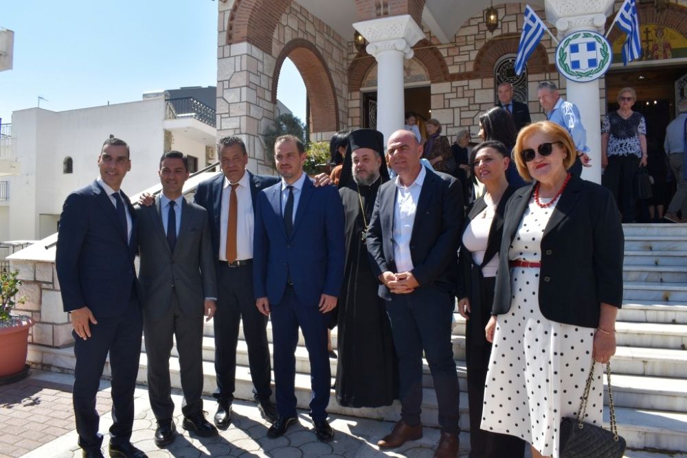 Άνω Λιόσια: Αρβανίτικη Παράδοση στην μεγαλόπρεπη Λιτάνευση των Πολιούχων Αγίων Κωνσταντίνου και Ελένης Άνω Λιόσια: Αρβανίτικη Παράδοση στην μεγαλόπρεπη Λιτάνευση των Πολιούχων Αγίων Κωνσταντίνου και Ελένης