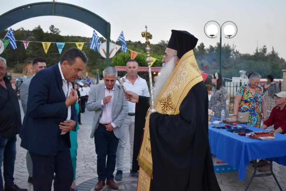 Στο πλευρό του Ιερού Ναού Αγίου Νεκταρίου ο Δήμος Φυλής (photo+video)