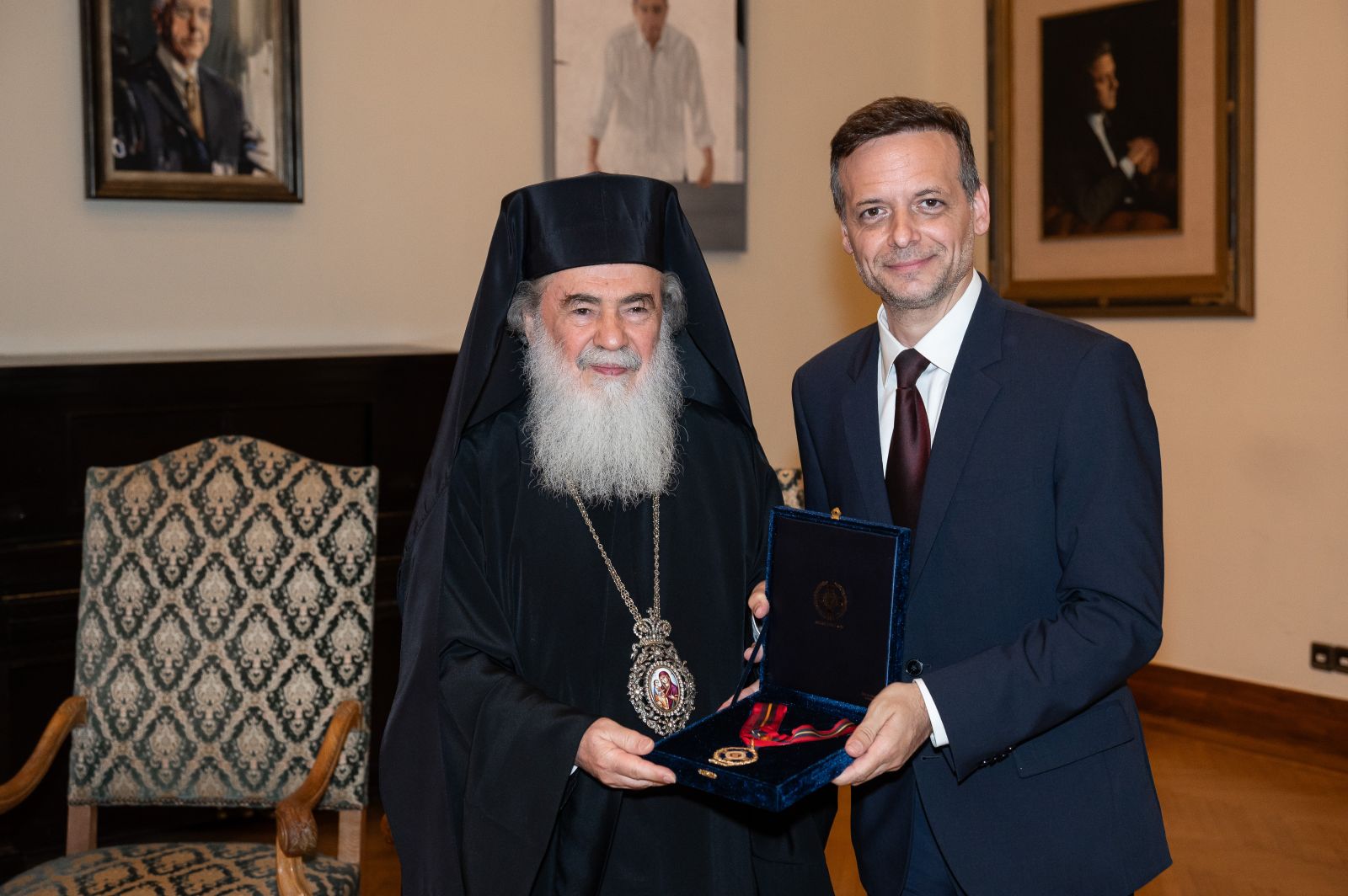 Το Μετάλλιο της Πόλεως των Αθηνών στον Πατριάρχη Ιεροσολύμων και Πάσης Παλαιστίνης (photo)