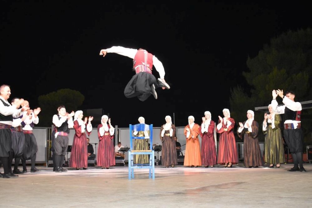 Άνω Λιόσια: Διήμερο Φεστιβάλ Παραδοσιακών Χορών με 17 Συλλόγους (photo) Άνω Λιόσια: Διήμερο Φεστιβάλ Παραδοσιακών Χορών με 17 Συλλόγους (photo)