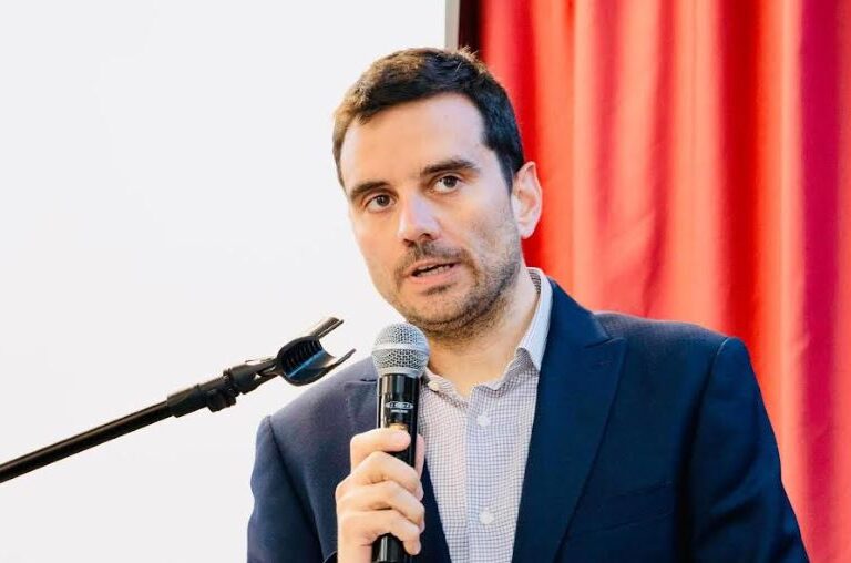 Σμέρος σε Αηδόνη: Θα μαζέψετε τον θίασο σας;